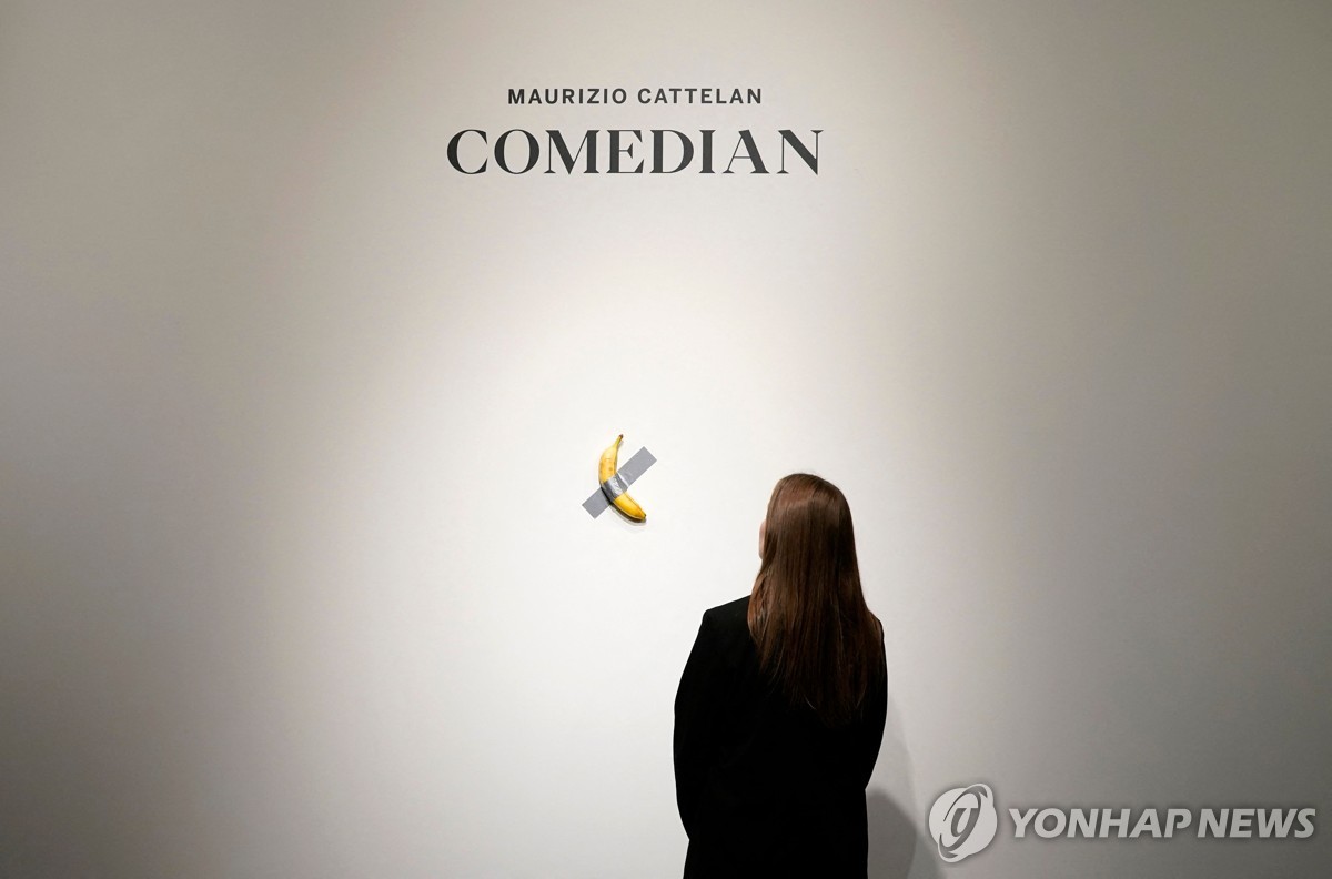 ‘Banana on the Wall’ controversial installation art auction… “Estimated price: 2 billion won”