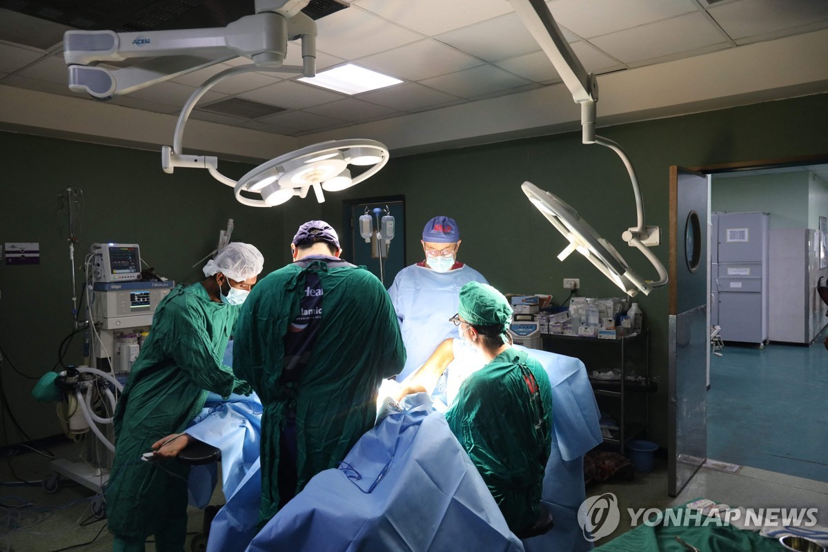 가자주민 병 들면 죽는다…봉쇄에 병원 자체가 하루하루 …