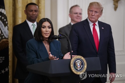 킴 카다시안 백악관 방문…트럼프 이어 바이든도 수혜?