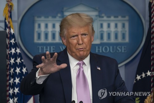 미국 주요언론 매체들의 보도를 가짜뉴스로 비판하며 언론과의 불화를 겪어온 도널드 트럼프 미국 대통령[EPA=연합뉴스 자료사진]