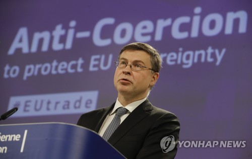 EU 집행위 "제3국 경제적 강압에 대응"…새 정책 제안