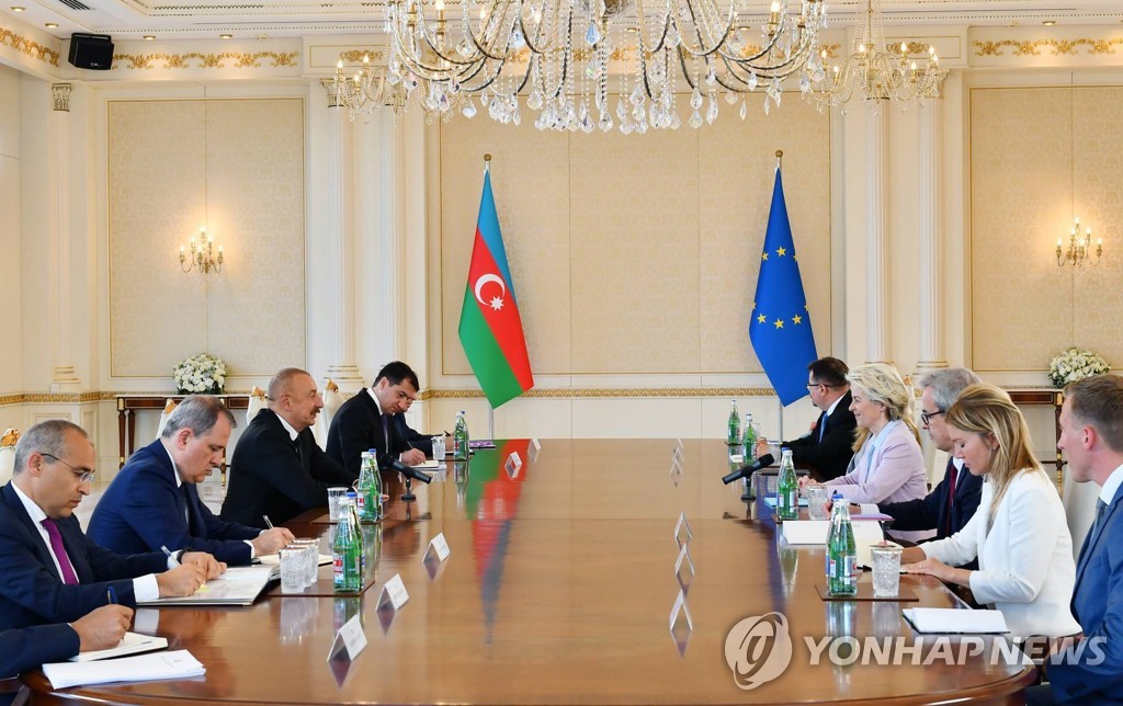 아제르바이잔 대통령과 회담하는 EU 집행위원장