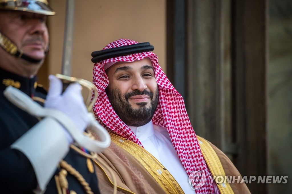 미소 짓는 사우디 왕세자