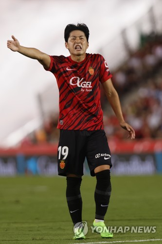 In this EPA file photo from Aug. 20, 2022, Lee Kang-in of RCD Mallorca reacts to a play against Real Betis during the clubs' La Liga match at Visit Mallorca Estadi in Palma de Mallorca, Spain. (Yonhap)