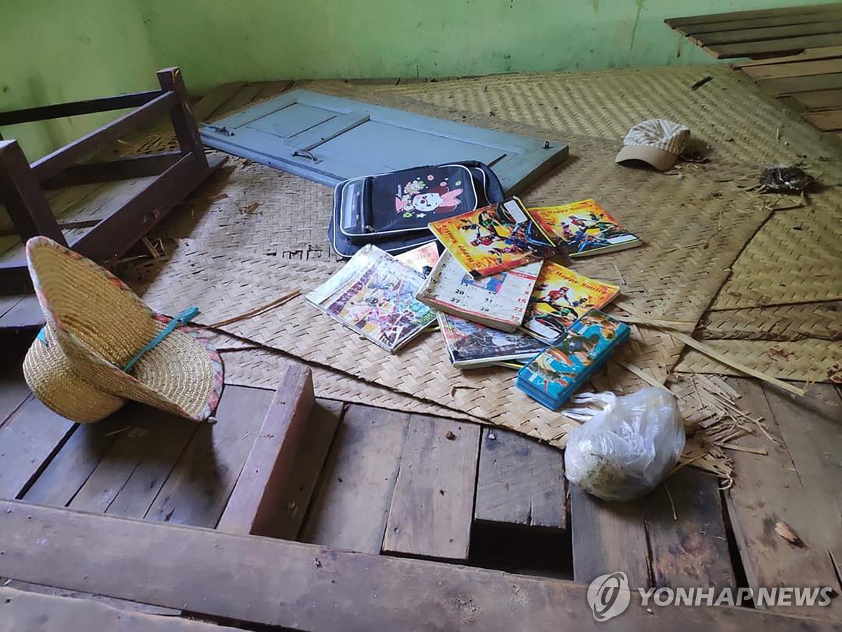 군사정권 공습으로 부서진 미얀마 학교 교실