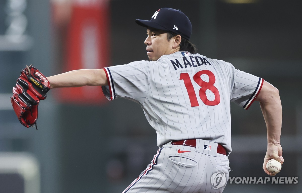 '전 류현진 동료' 마에다, 10년 MLB 생활 마치고 일본 복귀