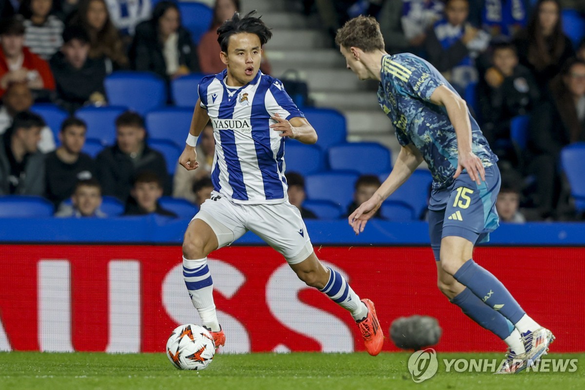 레알 소시에다드에서 뛰는 일본축구 대표 구보 다케후사(왼쪽)