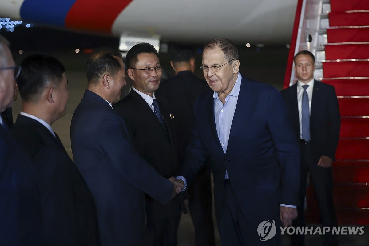 북러, 원산에서 외무장관 회담…"전투적 형제애 입증"(…