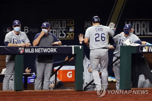 MLB on X: Ji-Man Choi becomes the first Korean-born player to record a hit  in the #WorldSeries. 👏👏👏  / X