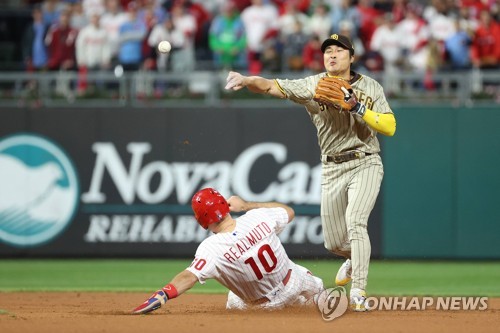 김하성 가을 야구 두 번째 타점…샌디에이고는 2-4로 패배