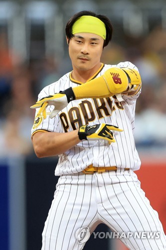 Padres' Kim Ha-seong pushes hitting streak to 15, steals career-high 3 bags  - The Korea Times