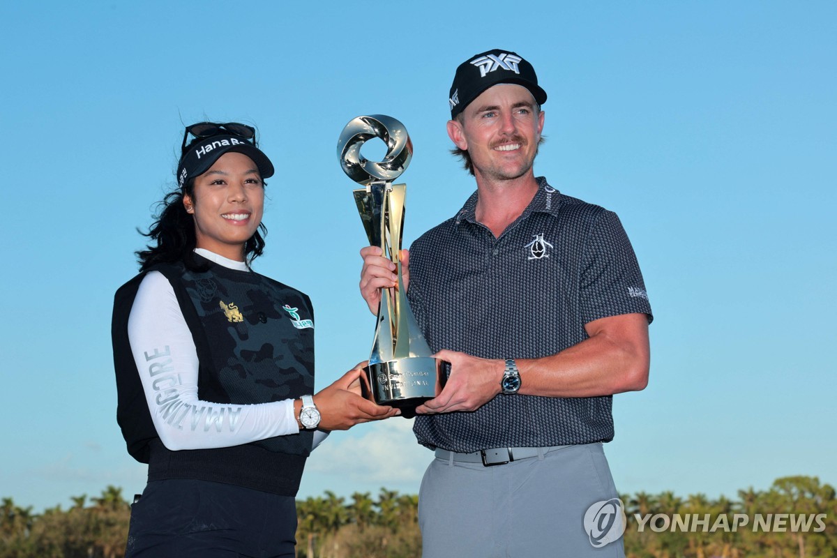 지난해 그랜트 손턴 인비테이셔널 우승 차지한 패티 타와타나낏과 제이크 냅