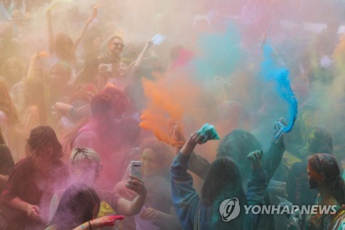 '아름다운 색의 향연'…러시아서 열린 홀리 페스티벌