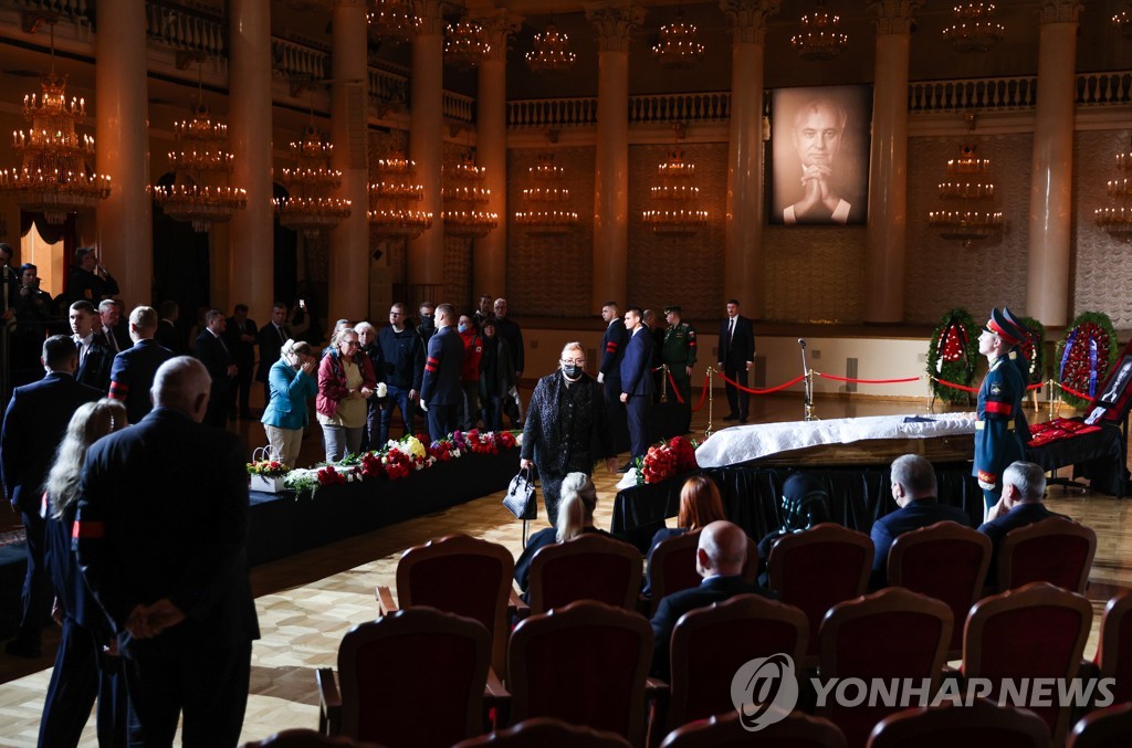 Gorbachev's funeral followed by mourners