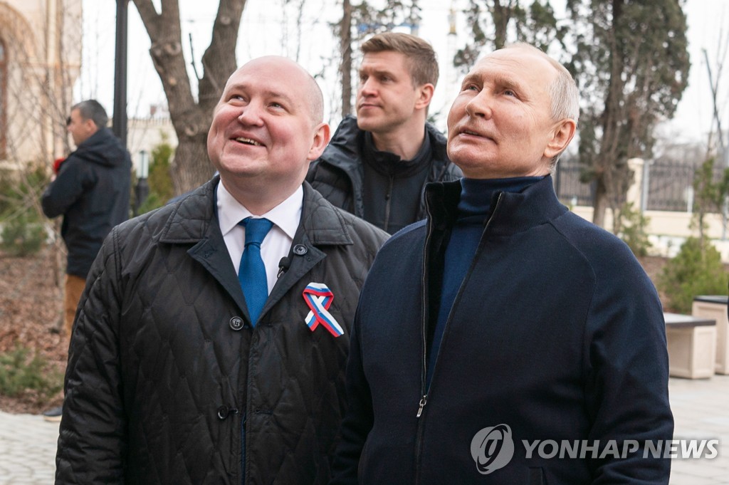 크림반도 예고 없이 방문한 푸틴 대통령