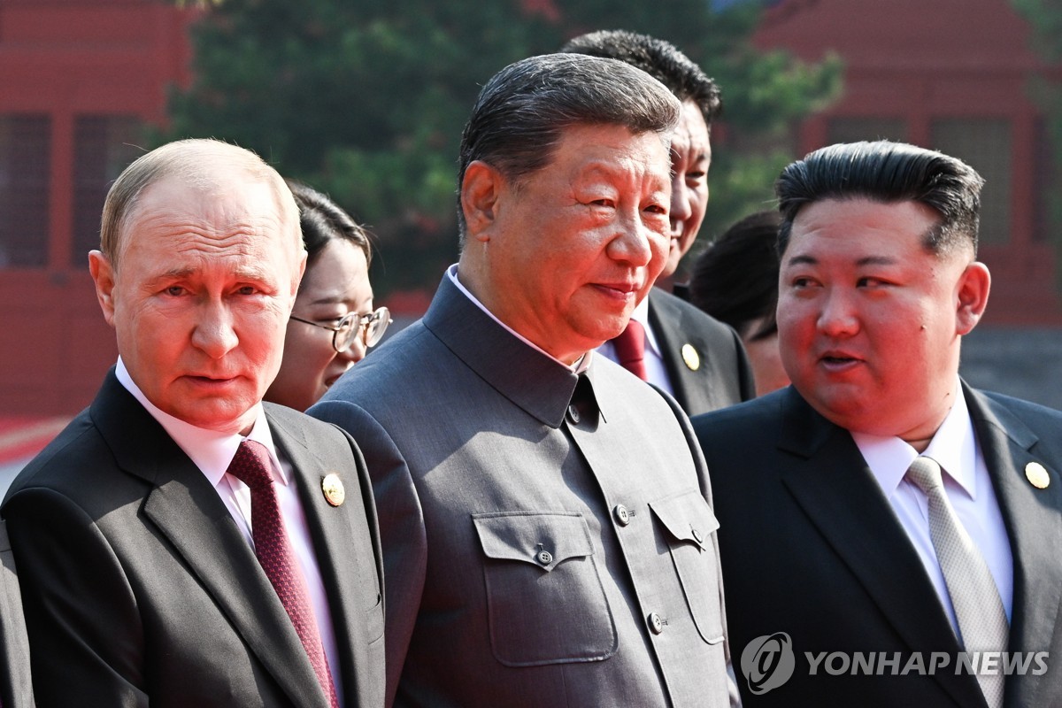 중국 열병식에 한데 모인 북중러 정상