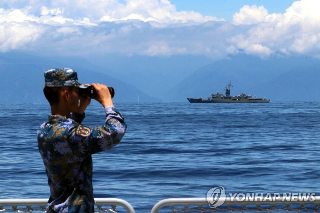 대만 해안선 근처까지 접근한 중국 군함 