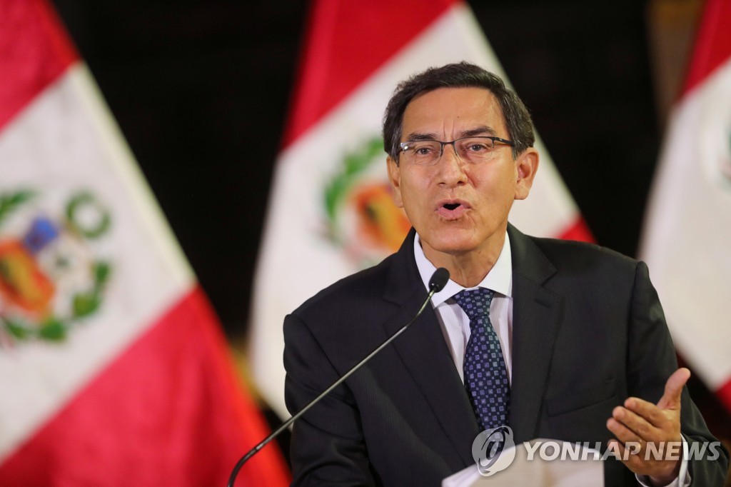 의회 해산 결정 발표하는 비스카라 페루 대통령