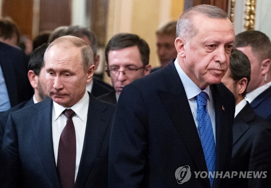 나토 동맹국으로서 러시아와 미묘한 관계를 이어가고 있는 터키. 사진은 블라디미르 푸틴 대통령과 레제프 타이이프 에르도안 터키 대통령[로이터=연합뉴스 자료사진]