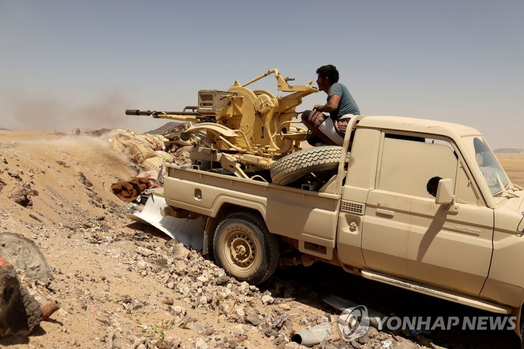 마리브 지역서 교전하는 예멘 정부군