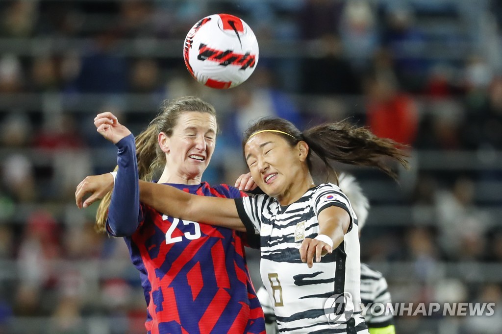 In this USA Today Sports photo via Reuters, Cho So-hyun of South Korea (R) and Andi Sullivan of the United States compete for the ball during their teams' friendly football match at Allianz Field in St. Paul, Minnesota, on Oct. 26, 2021. (Yonhap)