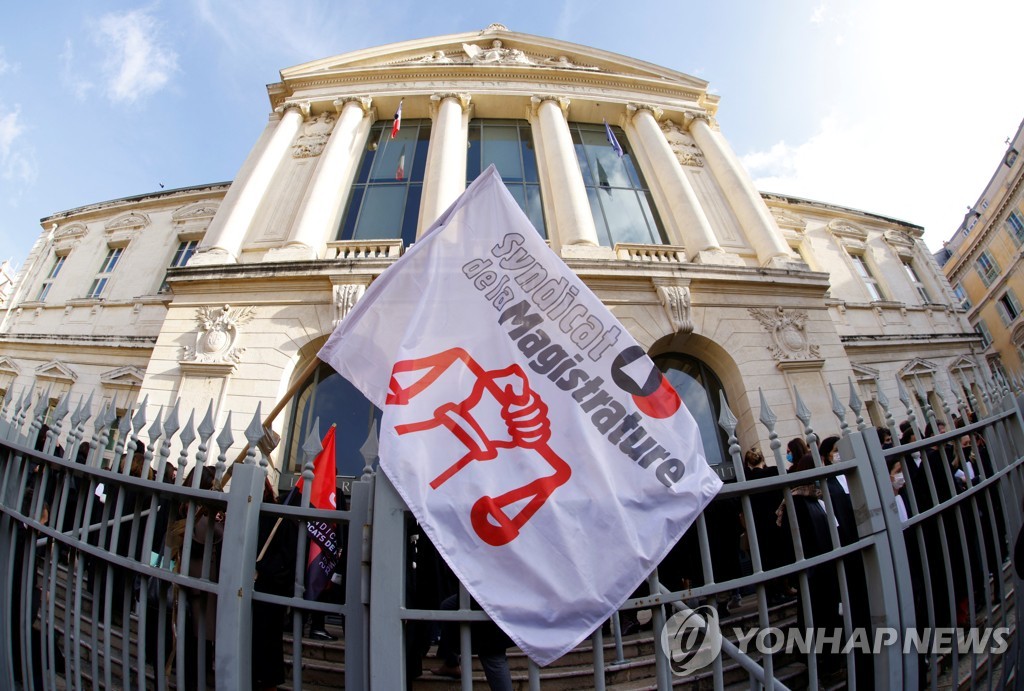 프랑스 니스 법원 앞에서 열린 법조인 시위
