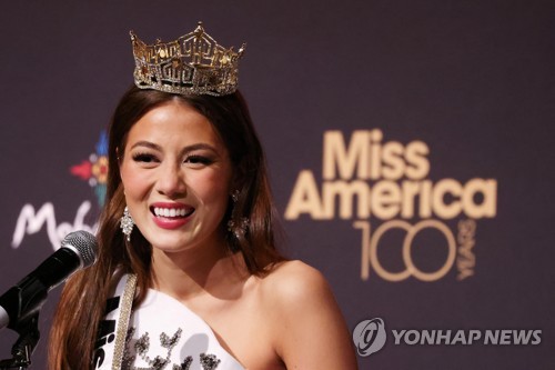  수영복 대신 바지입은 미스 아메리카…한국계 왕관