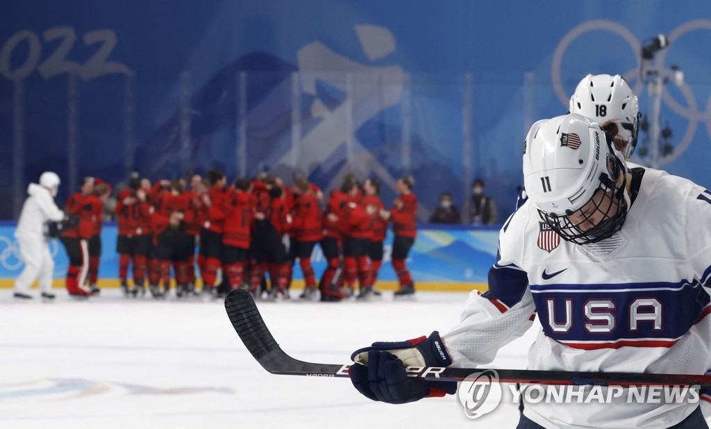 U.S. women's ice hockey team bowed down