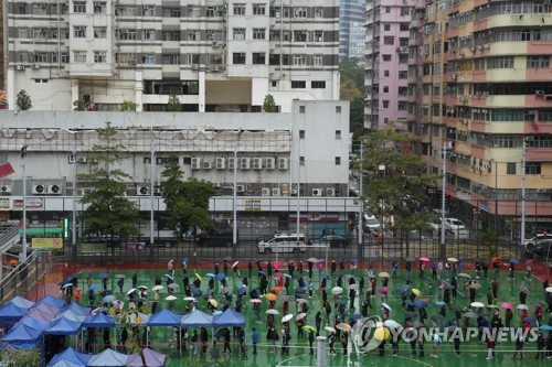 홍콩 코로나19 확산에 이달 2만5천명 중국으로 '피신'