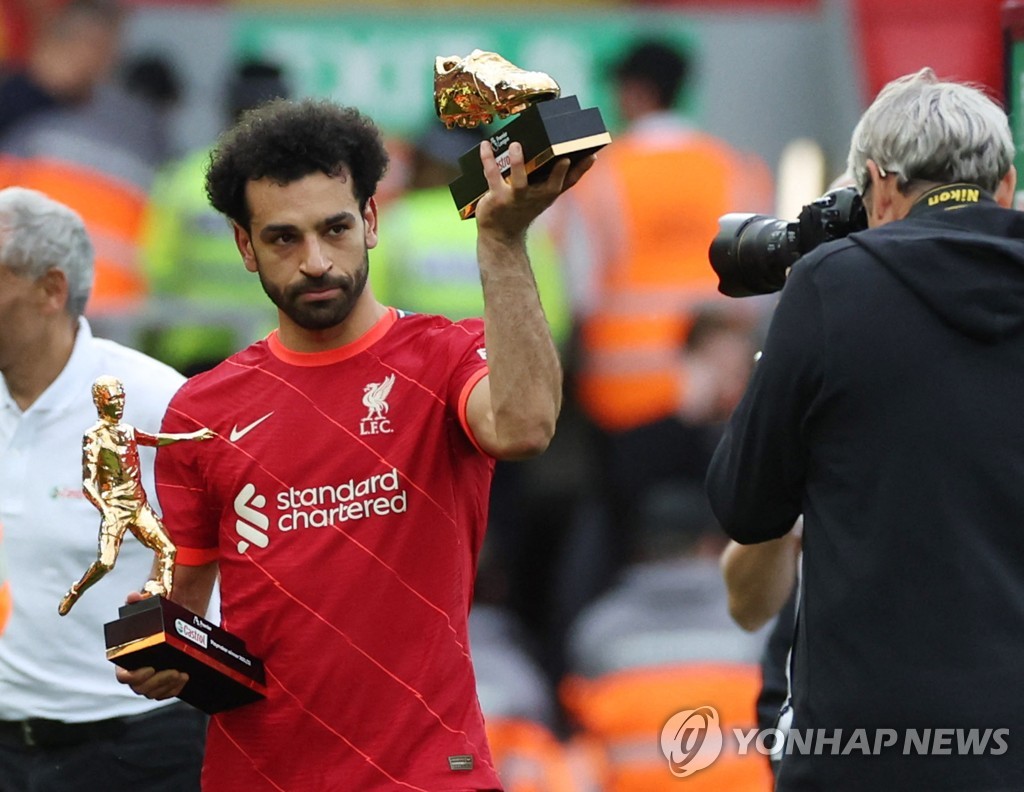 In this Reuters file photo from May 22, 2022, Mohamed Salah of Liverpool hoists the Golden Boot award after sharing the goal-scoring lead in the Premier League with Son Heung-min of Tottenham Hotspur, following Liverpool's 3-1 victory over Wolverhampton Wanderers at Anfield in Liverpool, England. (Yonhap)