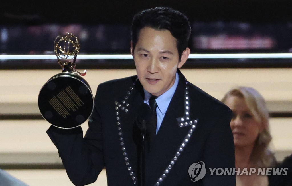 In this Reuters photo, Lee Jung-jae accepts the award for Outstanding Lead Actor In A Drama Series for "Squid Game" at the 74th Primetime Emmy Awards held at the Microsoft Theater in Los Angeles, California, on Sept. 12, 2022. (Yonhap)