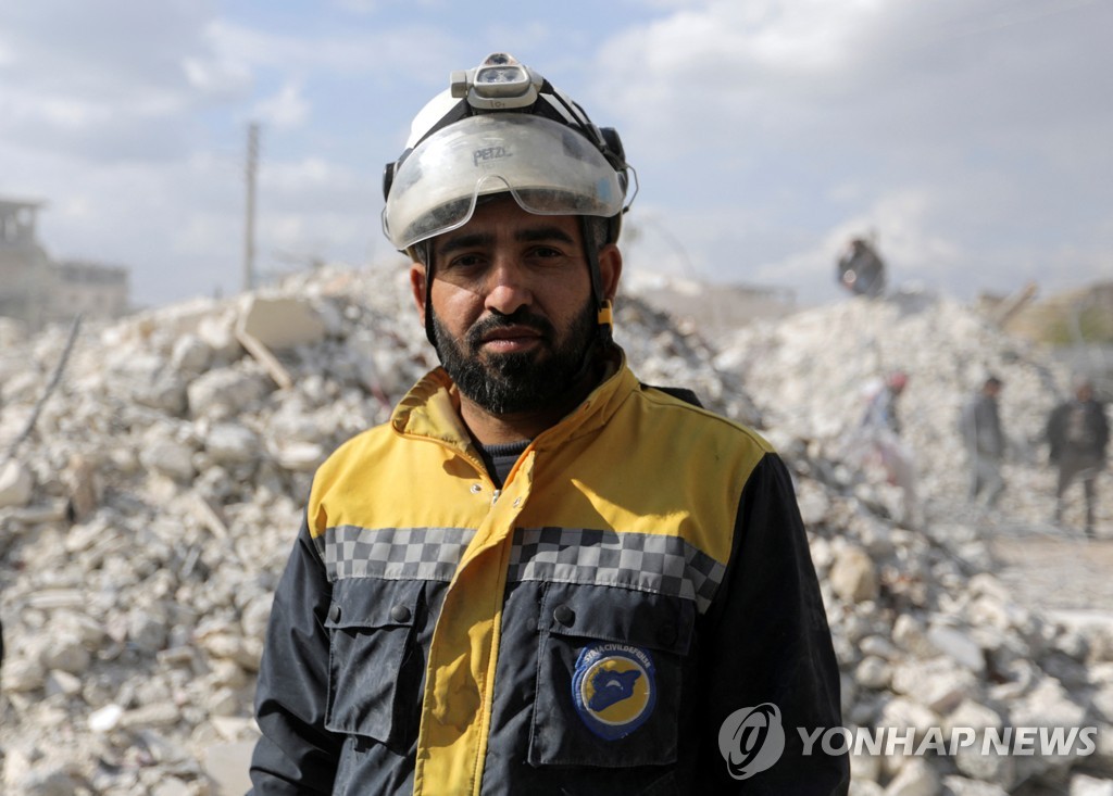시리아 인명 구조에 사투 벌이는 민간 '하얀 헬멧' 대원