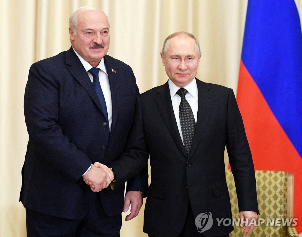 왼쪽부터 알렉산드르 루카셴코 벨라루스 대통령과 블라디미르 푸틴 러시아 대통령