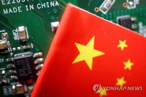 美규제 맞서 中 반도체업계 인력확보 총력…"신입 임금 2배로"