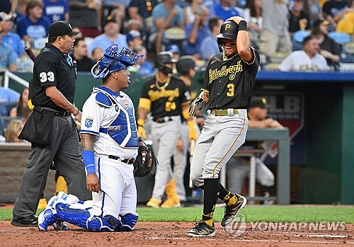 배지환, 열흘 만에 멀티 히트…그레인키 상대 2안타