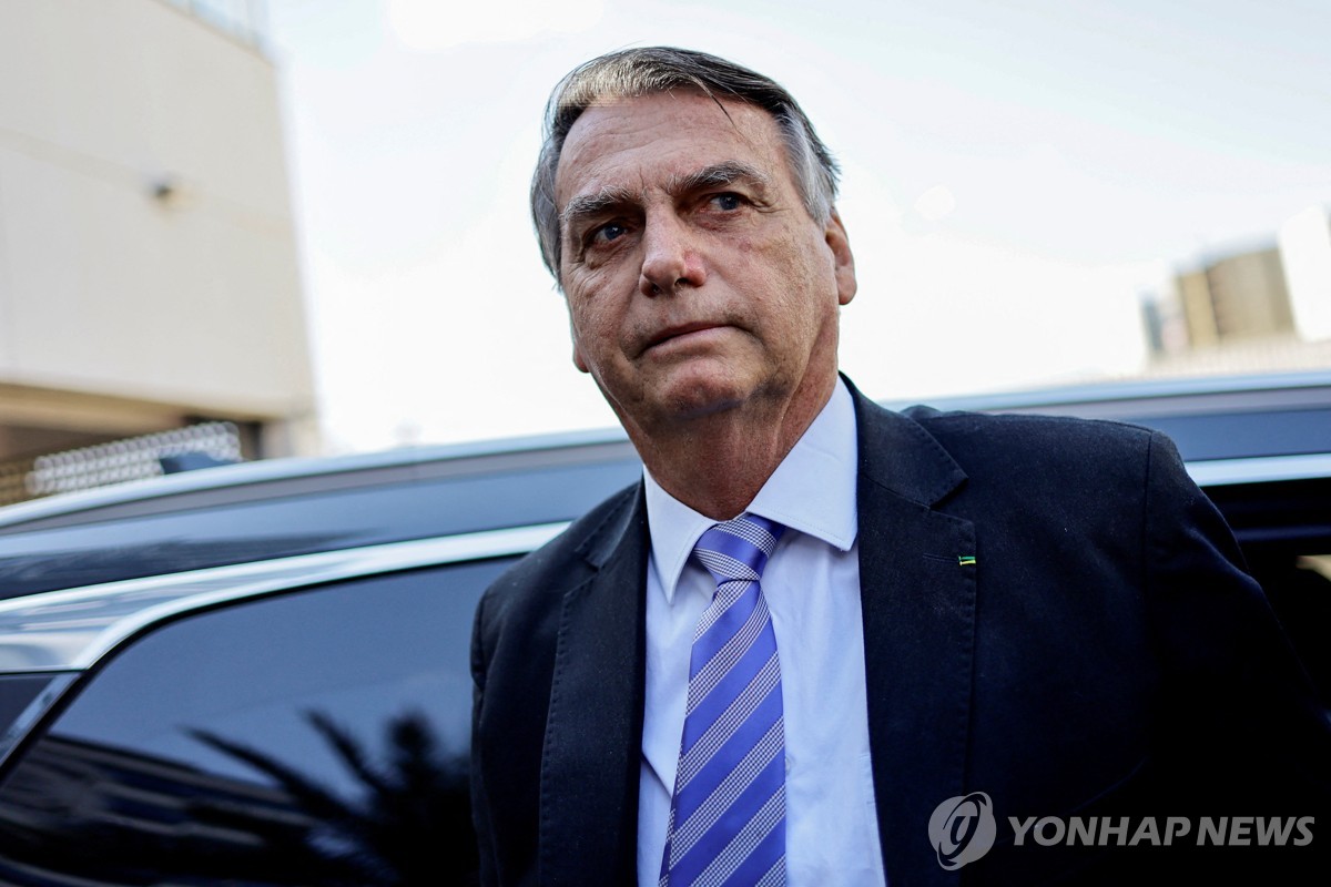 경찰 출석하는 보우소나루 전 대통령