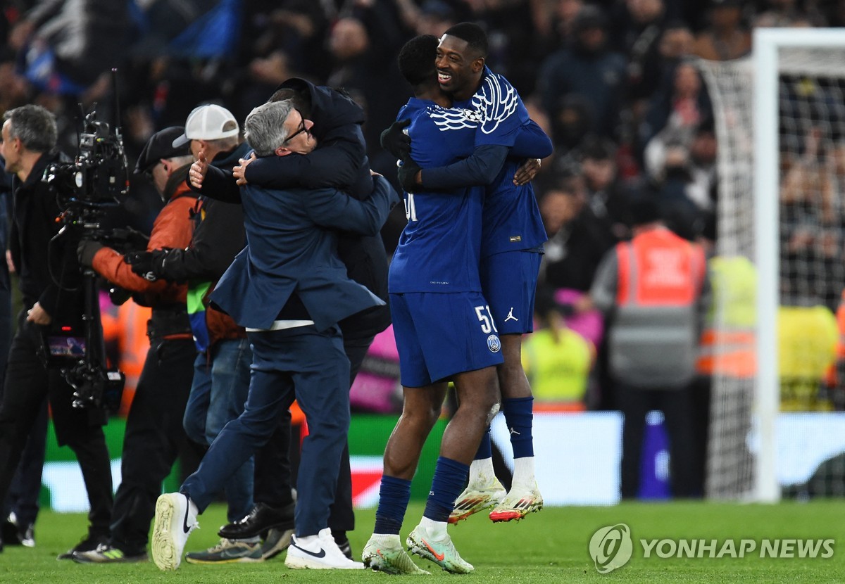 승부차기 승리에 기뻐하는 PSG