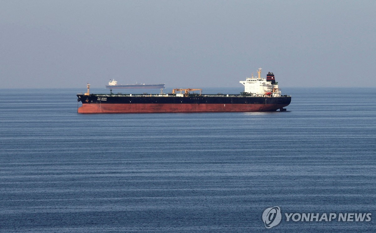 2018년 12월 21일 호르무즈 해협 지나는 유조선
