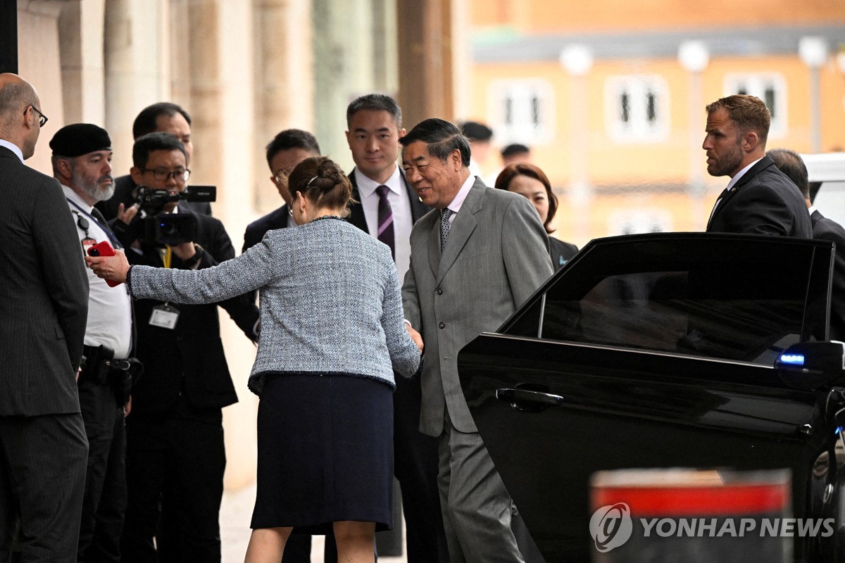 中협상대표 "中美, 관세휴전 연장 추진 합의…건설적 교…