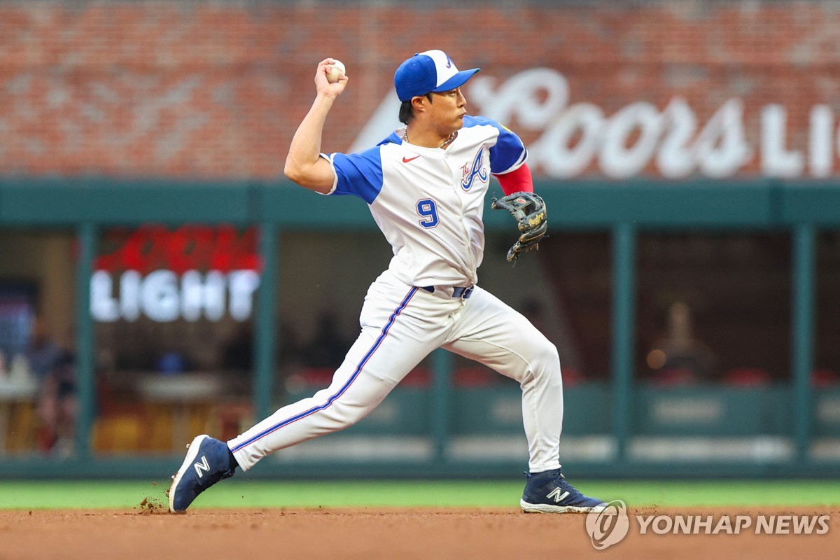 수비하는 김하성