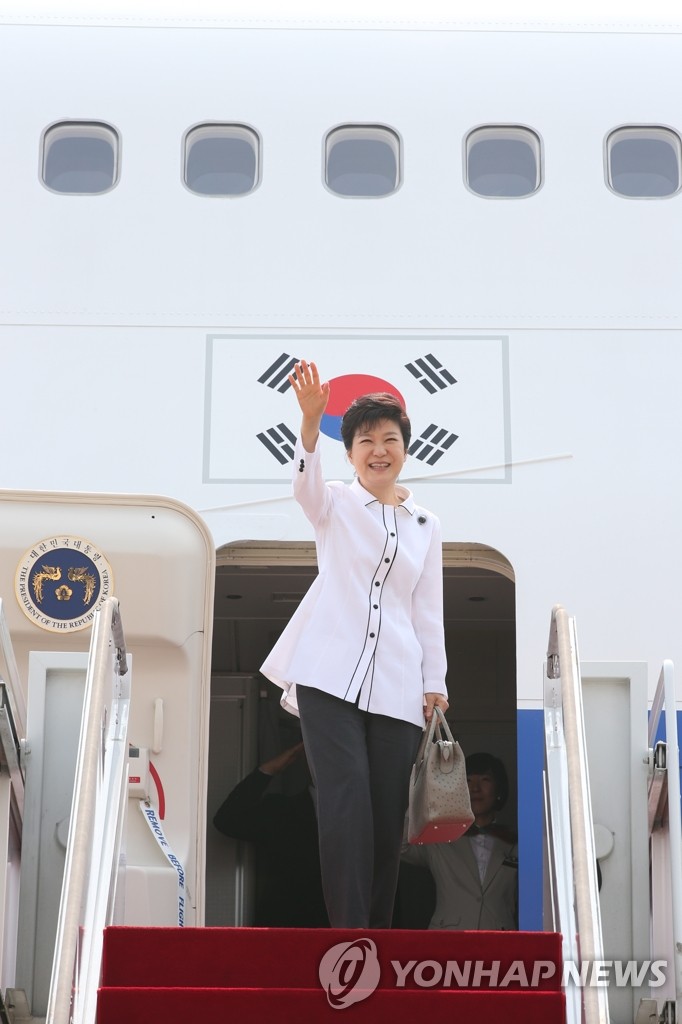 朴大統領　中国へ出発