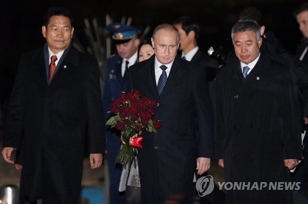 푸틴 대통령 인천 러시아 추모비 방문