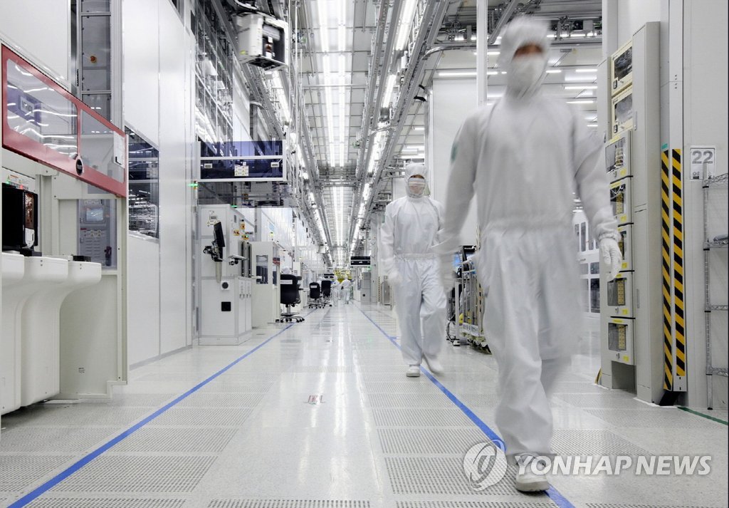 (LEAD) Seoul asks U.S. to reconsider limit on capacity expansion of S. Korean chipmakers in China