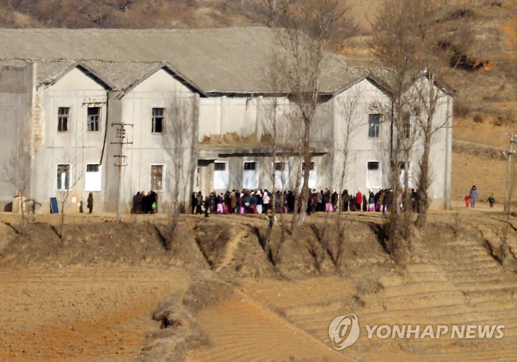 김정은 생일 앞둔 북한 해물마을