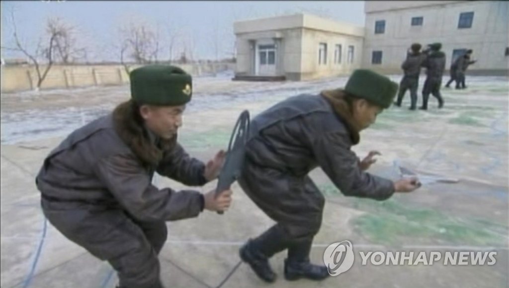 북한 "우리 비행훈련이 장난감 훈련이라고?" | 연합뉴스
