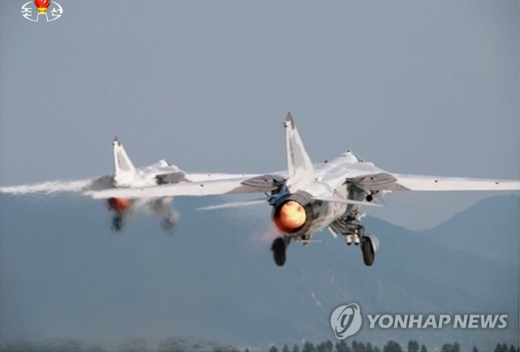 "北, 시위성 편대비행…군, 압도적 전력으로 대응"