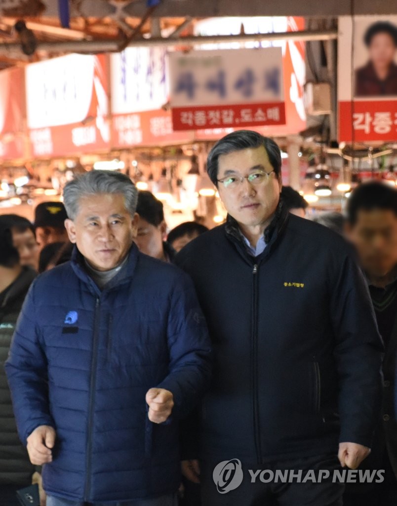 인천 소래포구 어시장 방문한 중기청장 | 연합뉴스