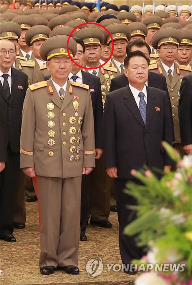 군복 입고 등장한 북한 리병철