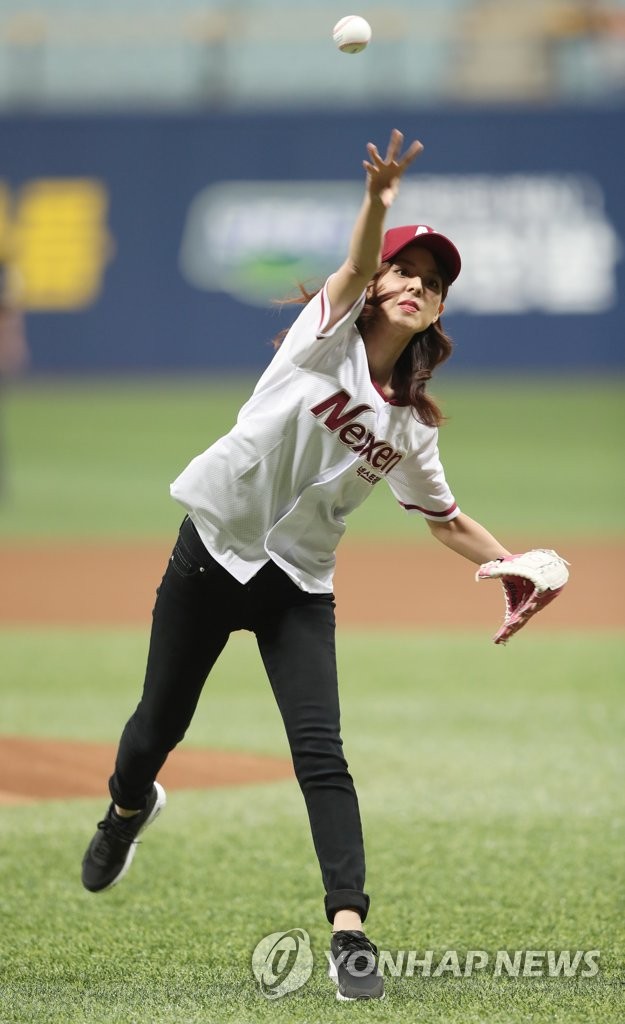 Battle ensues for Korea's queen of the ceremonial first pitch