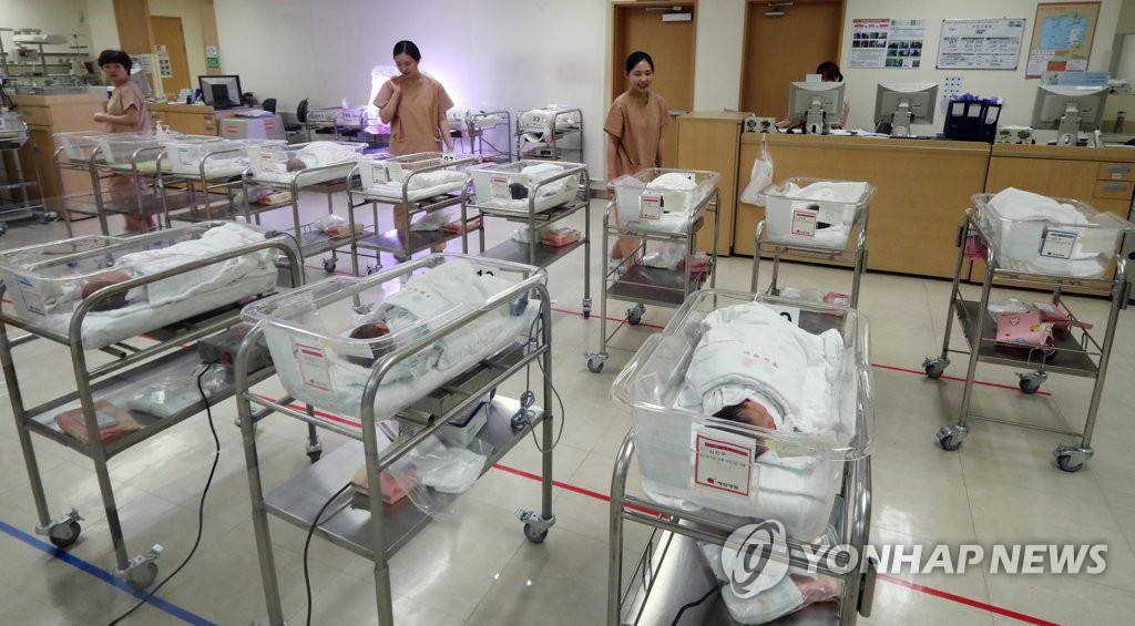 ソウル市内の病院の新生児室（資料写真）＝（聯合ニュース）